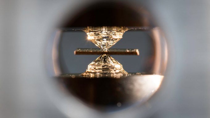 A photograph of a diamond anvil used to crush materials at high pressures and ultracold temperatures.